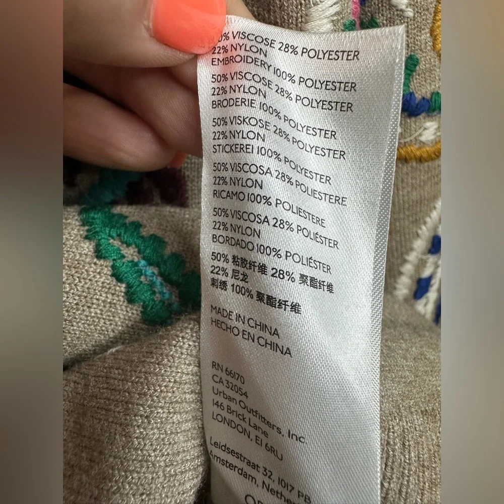 Anthropologie Embroidered Sweater  in Beige Size Large - Picture 16 of 17